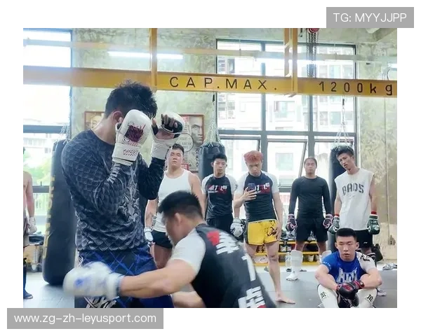 UFC力量训练进入极限阶段：突破极限，成就拳台传奇